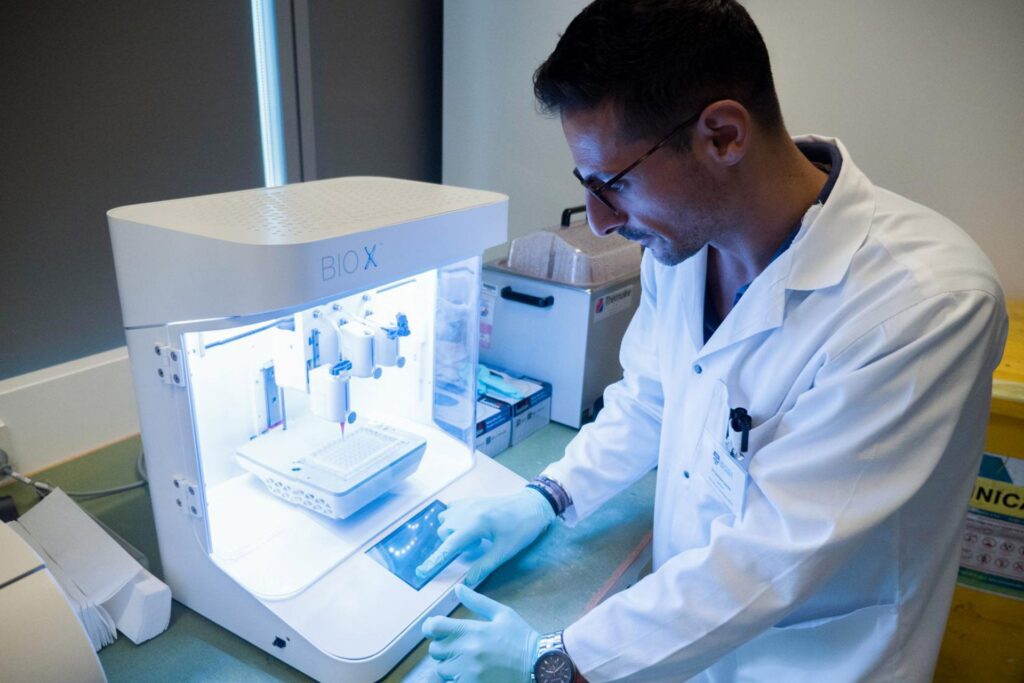 scientist 3d bioprinting heart tissue to alleviate organ donor shortage